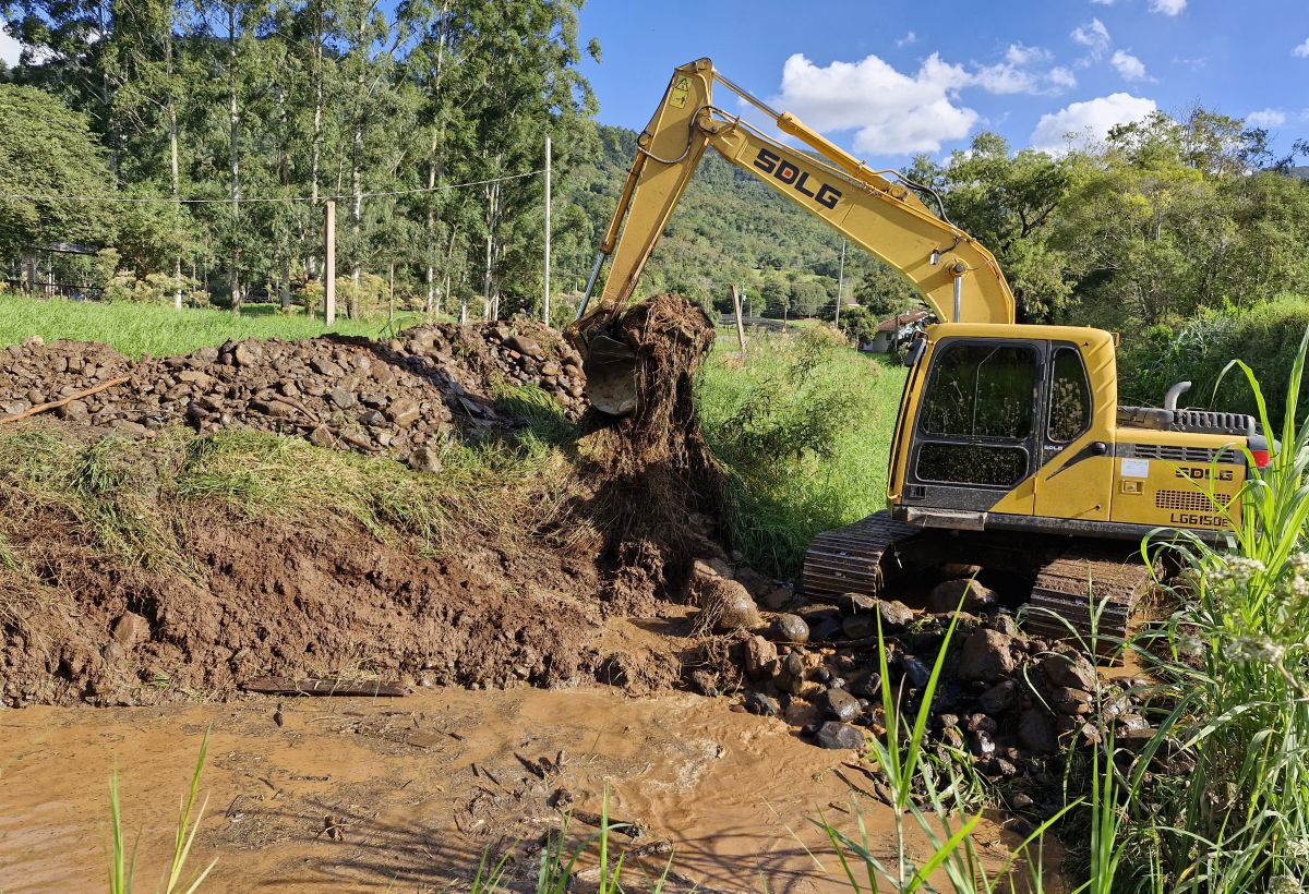 Desassoreamento do Arroio Bicudo avança e reforça segurança para famílias arroiomeenses