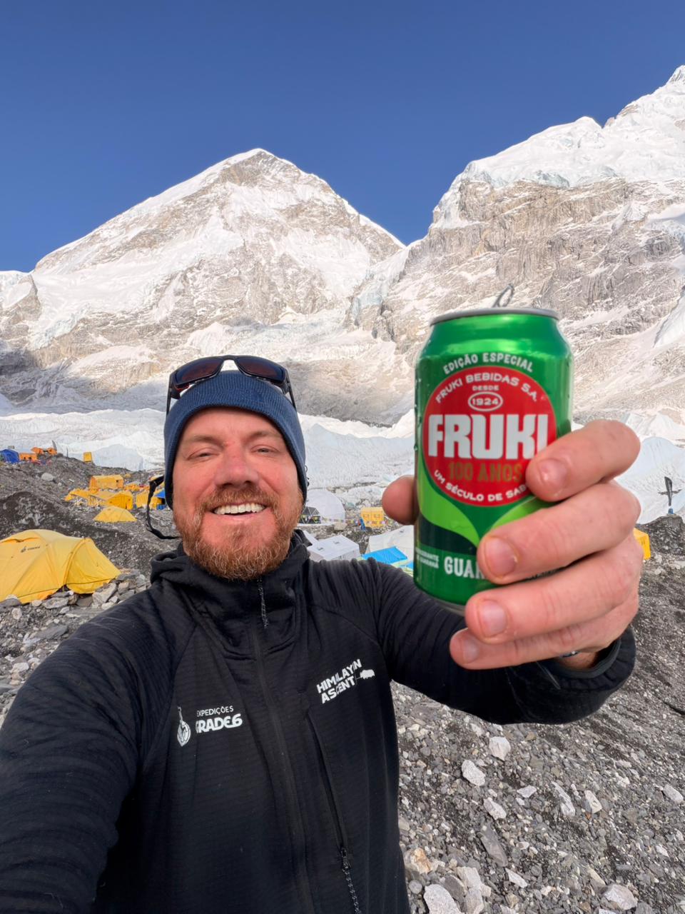 Roberto Lucchese inicia ataque ao cume do Everest rumo ao topo do mundo