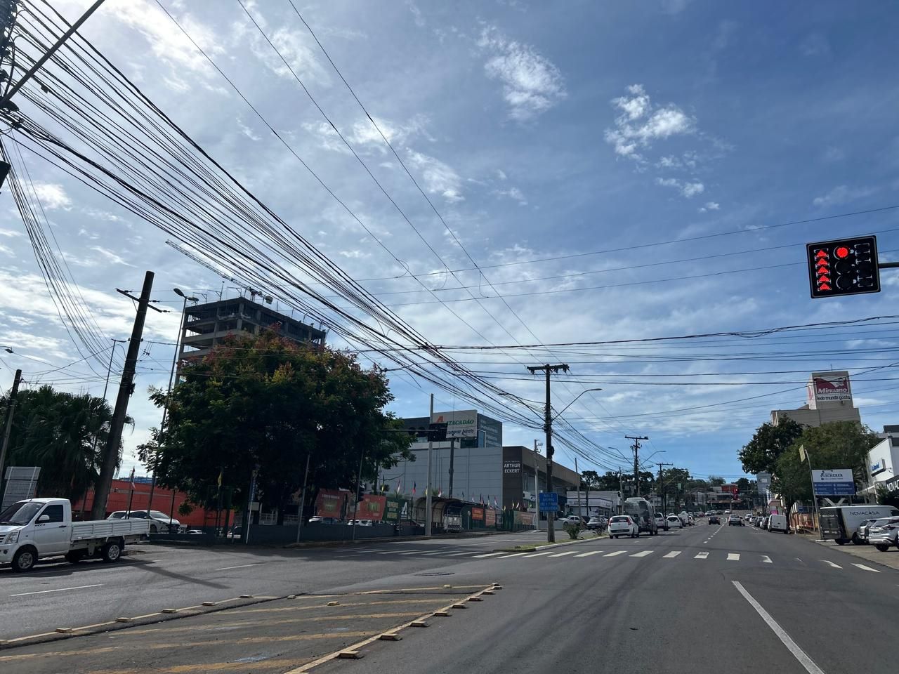 Retirada de postes altera trânsito na Alberto Pasqualini em nova etapa do Sinal Verde