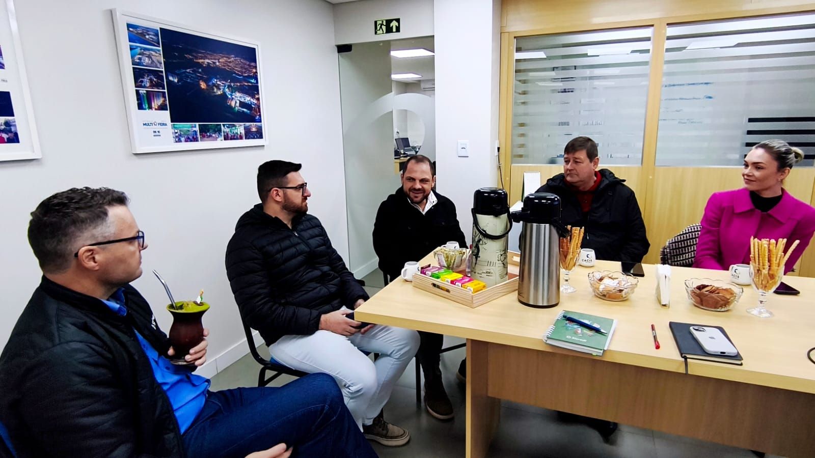 Prefeito de Colinas busca parceria com Cacis de Estrela para fortalecer comércio local