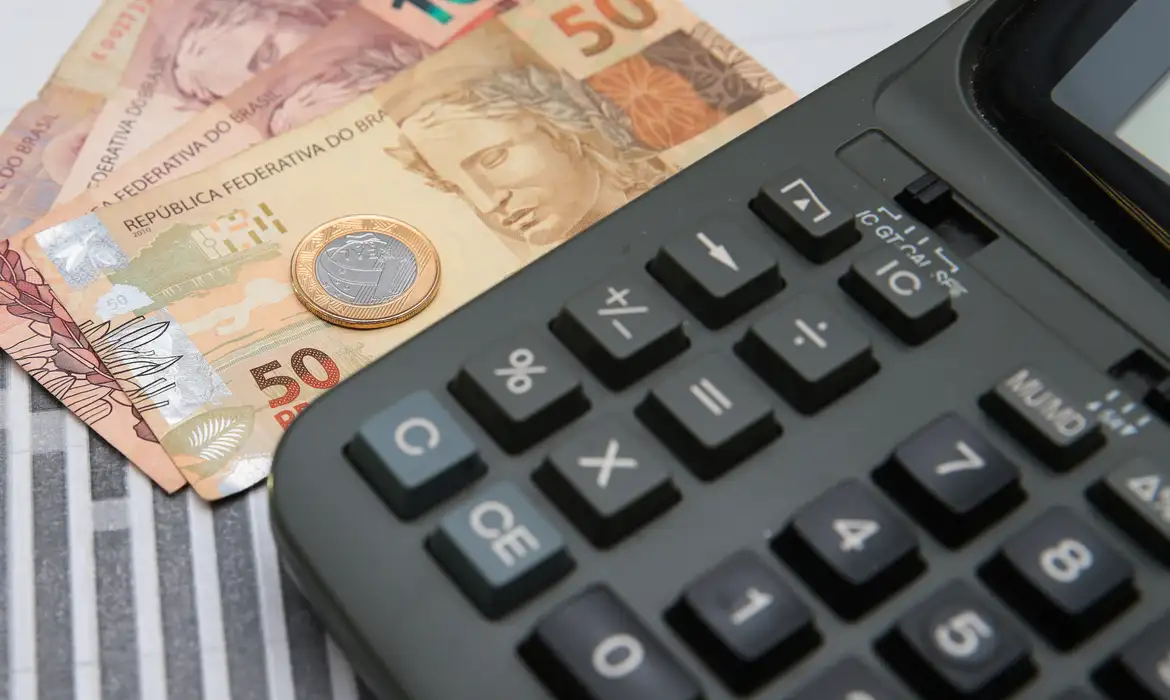 Receita Federal libera maior lote de restituição do IR da história nesta sexta-feira