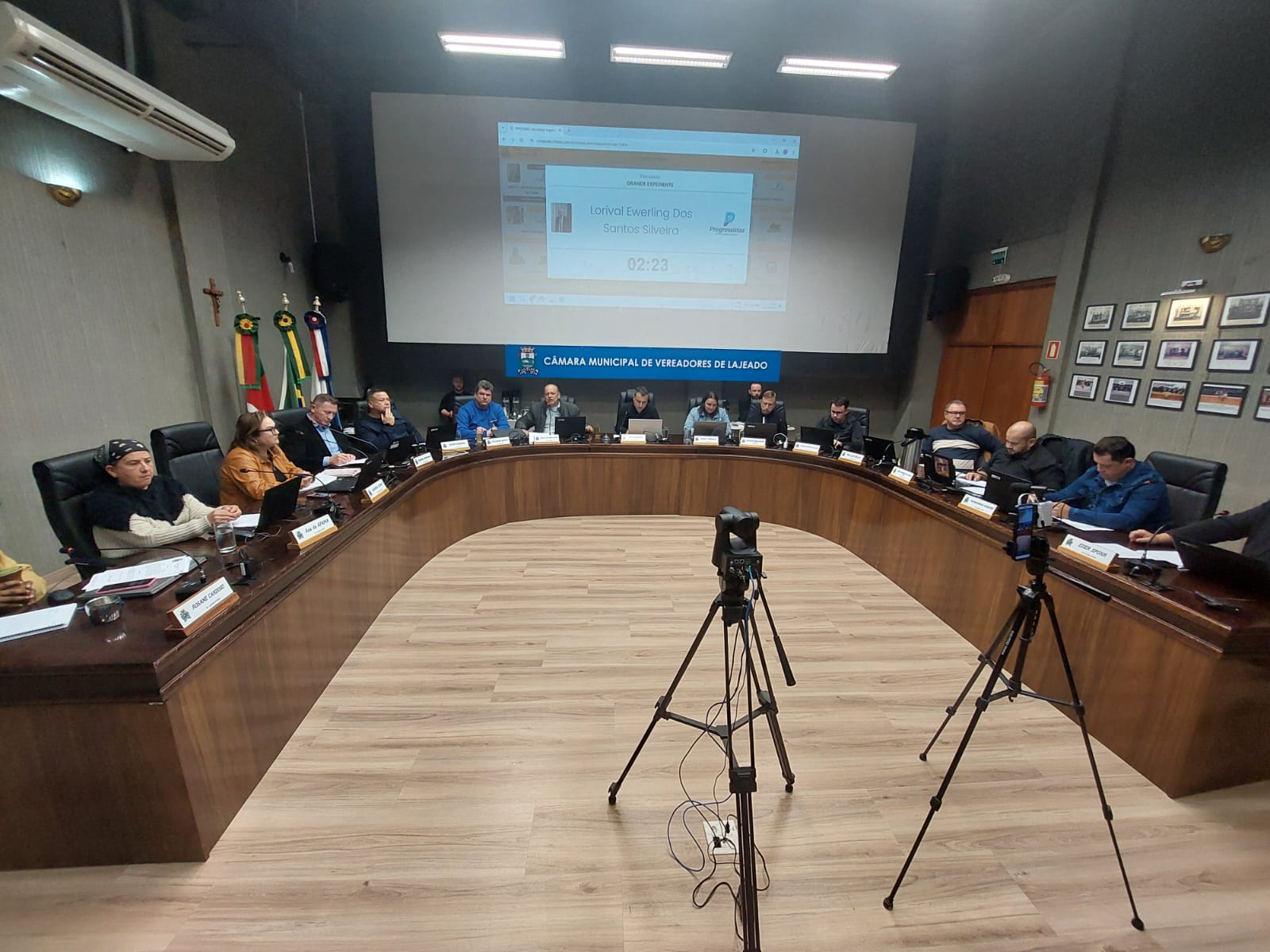 Câmara de Lajeado aprova projetos e regulamenta controle sobre atividades de assessores parlamentares