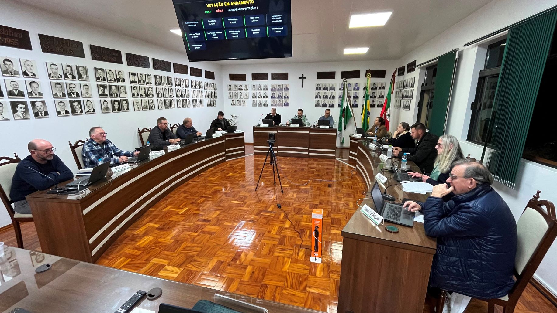 Câmara de Arroio do Meio rejeita projeto para custeio da remoção de postes e aprova medidas voltadas à recuperação pós-enchentes