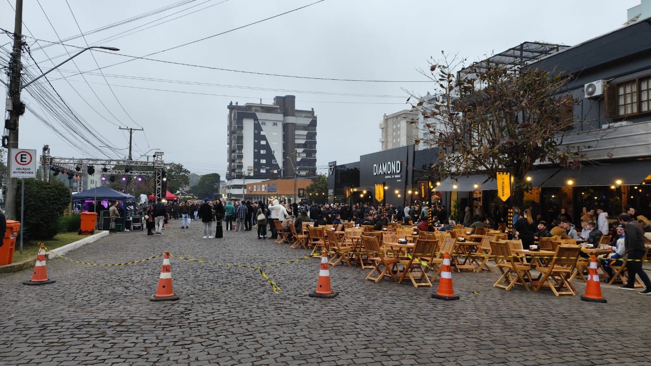 Trânsito na Avenida Acvat será alterado durante a 2ª Semana do Rock de Lajeado