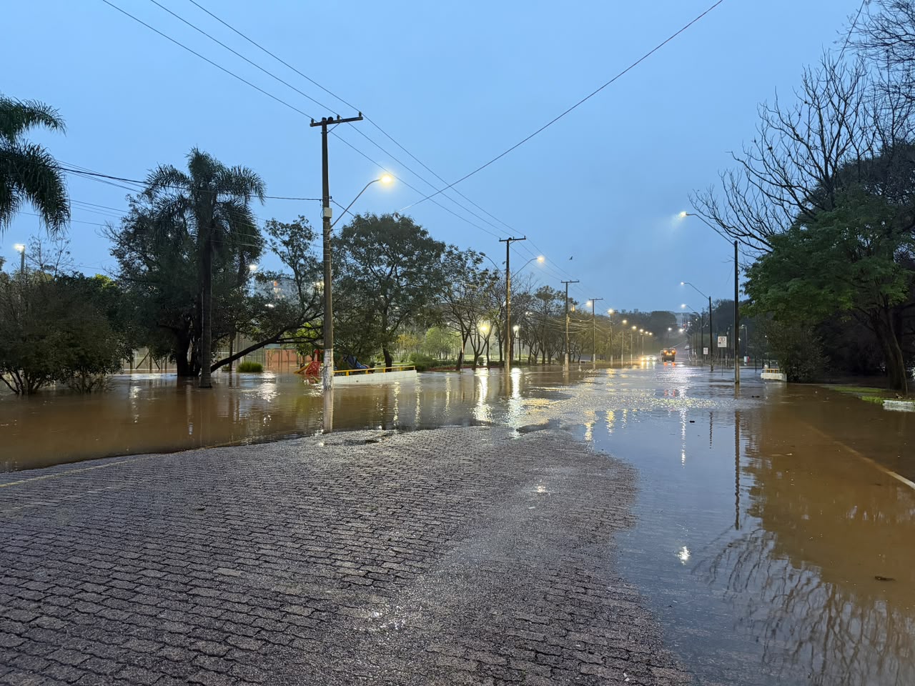 URGENTE | Rio Taquari pode atingir 23 metros e Lajeado amplia retirada preventiva de famílias