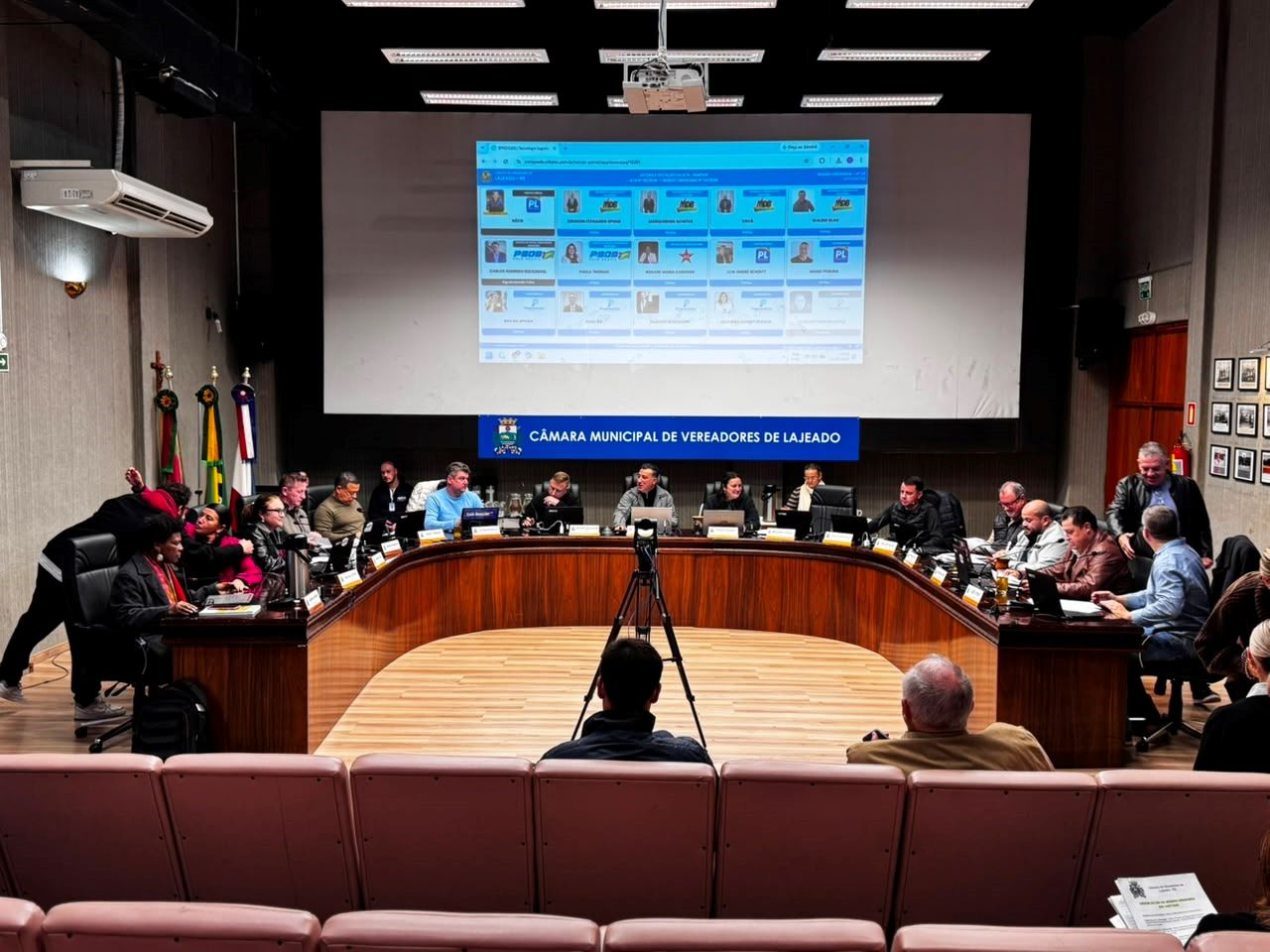 Câmara de Lajeado aprova projetos, adia votações e debate gastos públicos e saúde