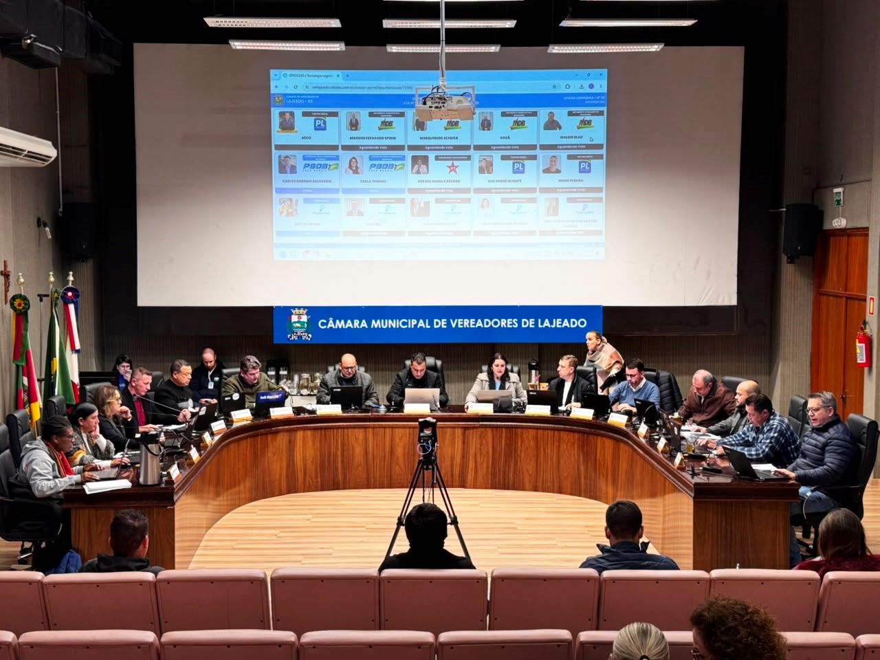 Câmara de Lajeado aprova projetos e conclui sessão com duas retiradas de pauta
