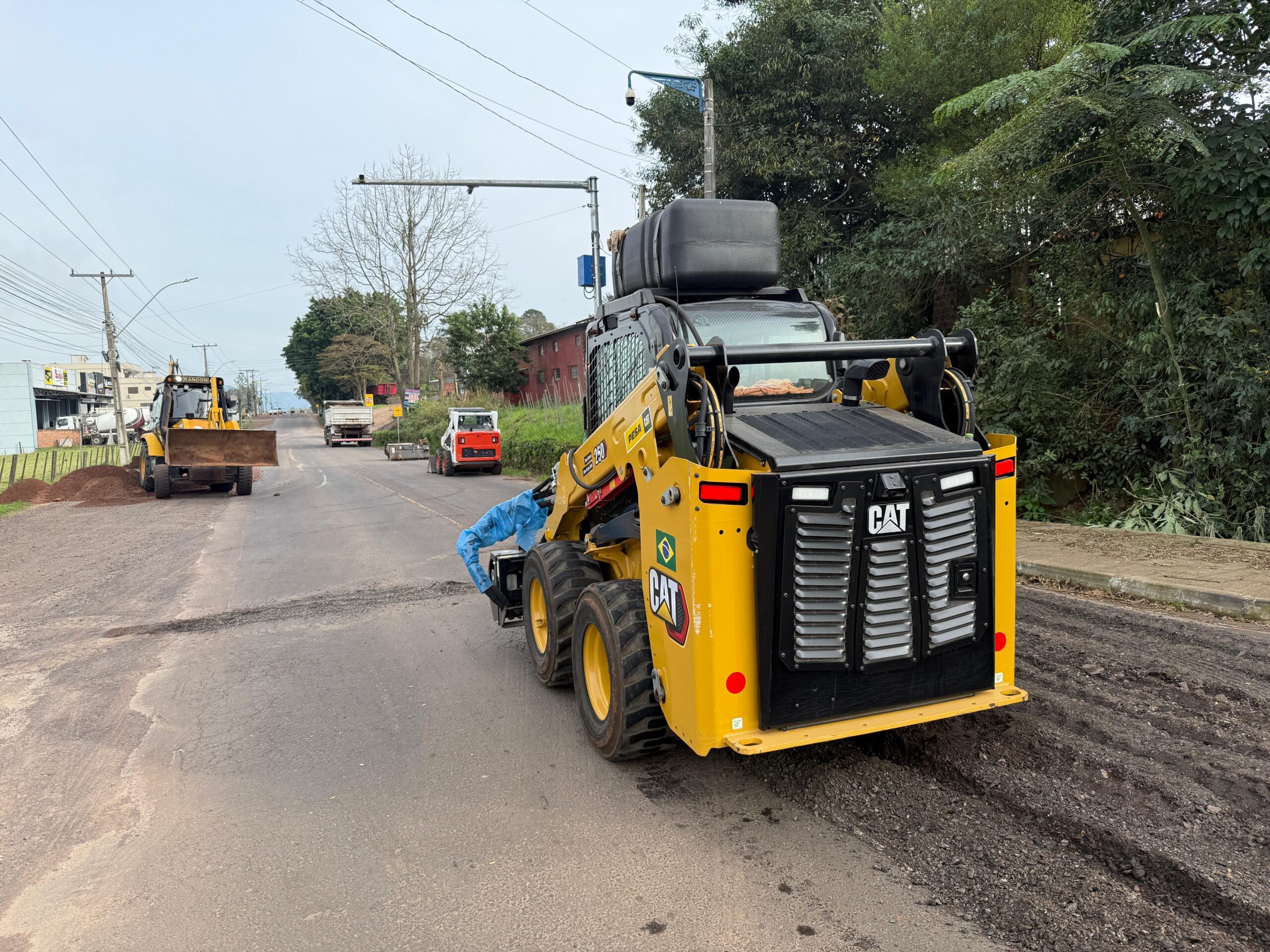 Prefeitura de Lajeado inicia obras de recapeamento da Rua Pedro Theobaldo Breidenbach na entrada do Bairro Bom Pastor