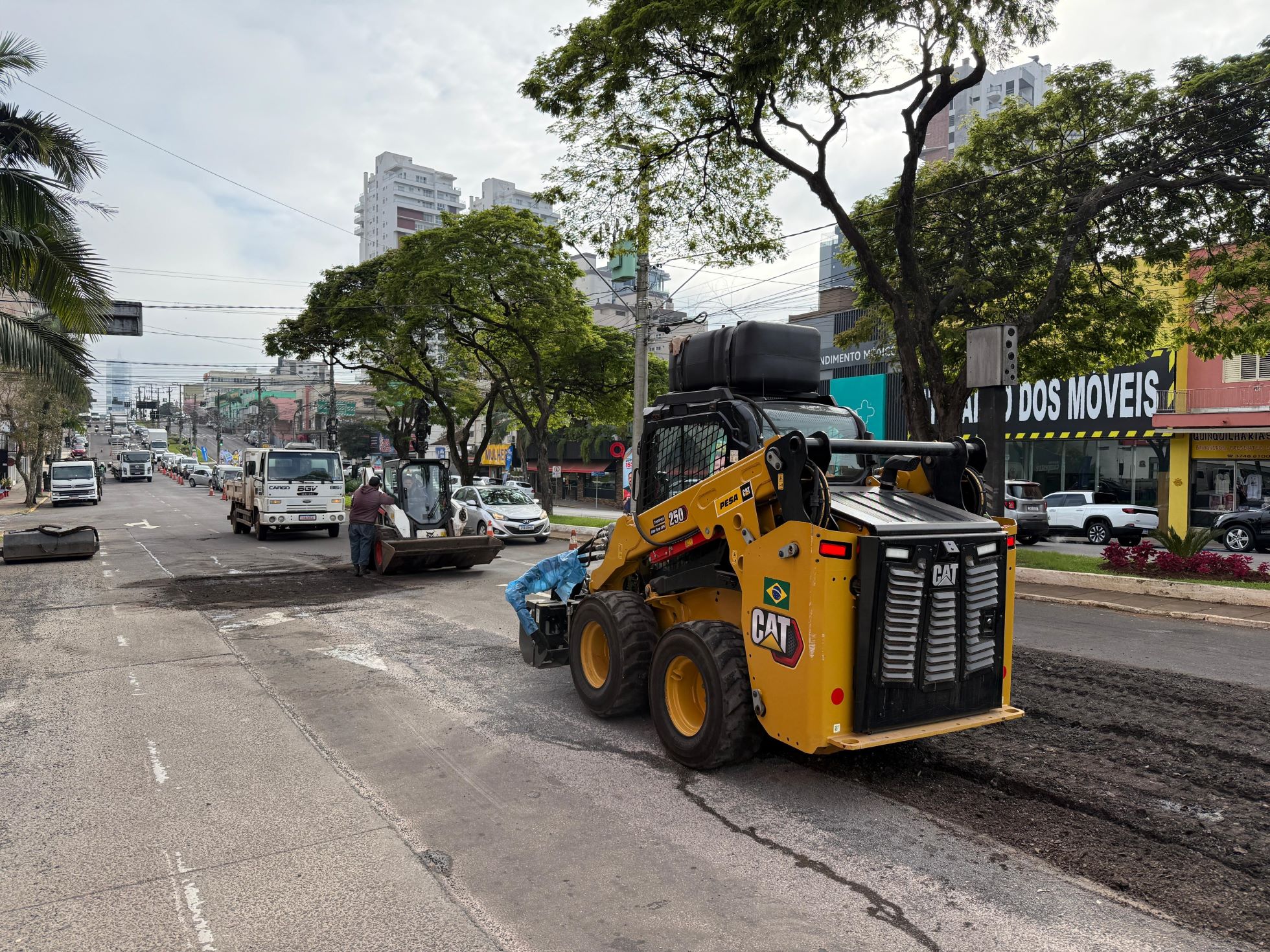 Obras de recapeamento na Av. Senador Alberto Pasqualini iniciaram nesta segunda