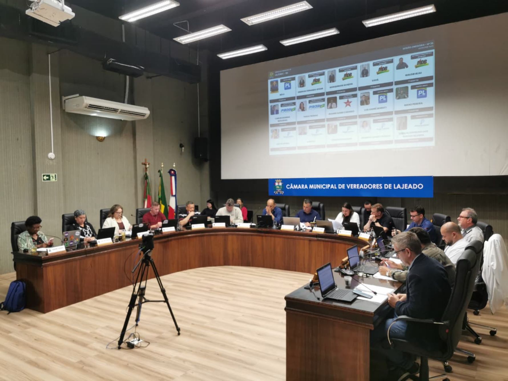 Câmara aprova emendas com cortes de R$ 7 milhões e novas medidas para educação e saúde