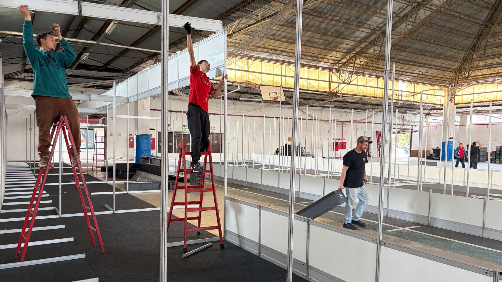 Começa a montagem dos estandes da Expovale Construmóbil 2026